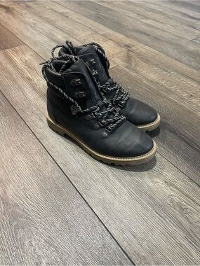 Universal Thread Black Kids Boots with Tan Outsole